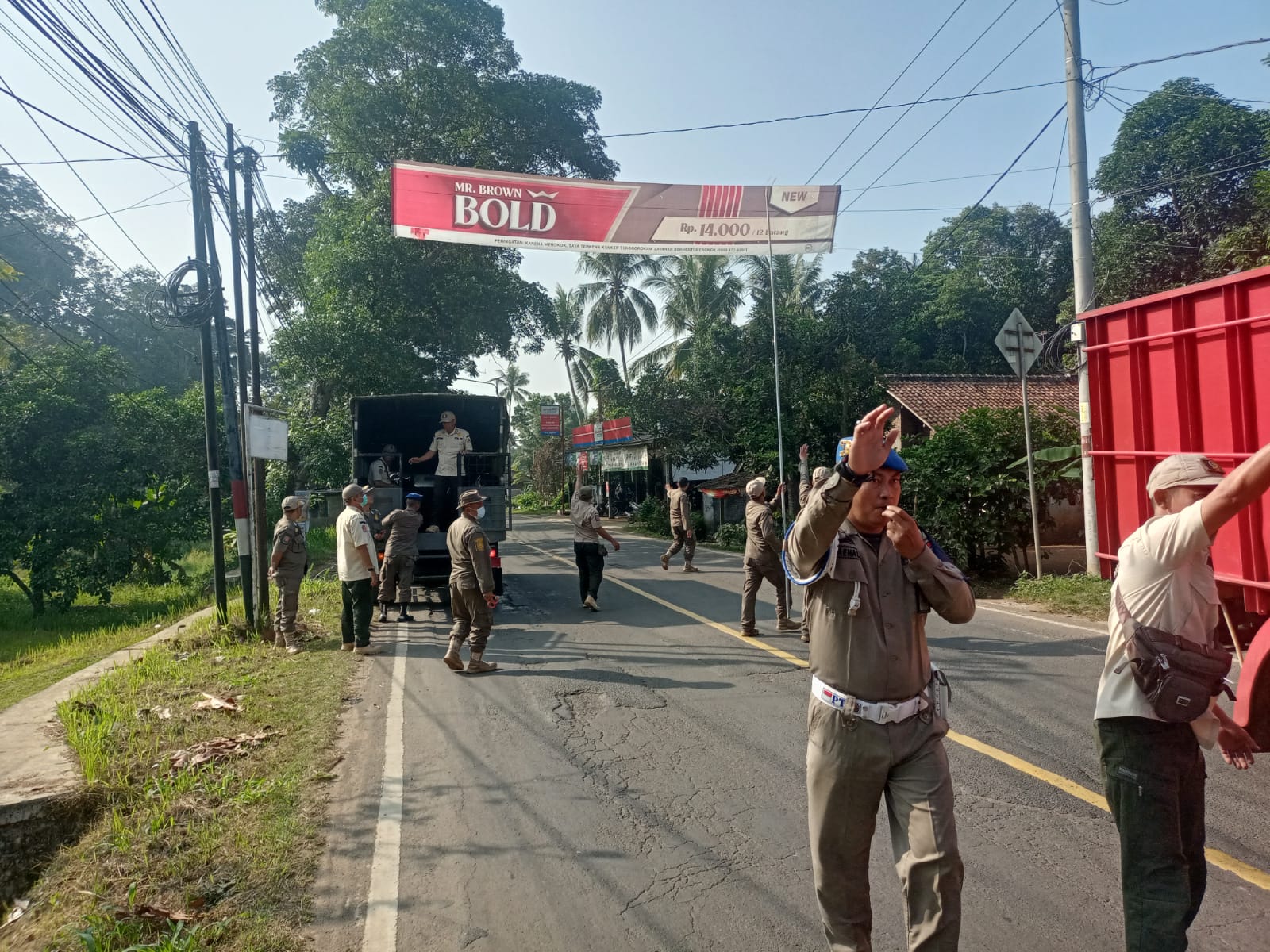 PENERTIBAN REKLAME DAN ALAT PERAGA LAINNYA