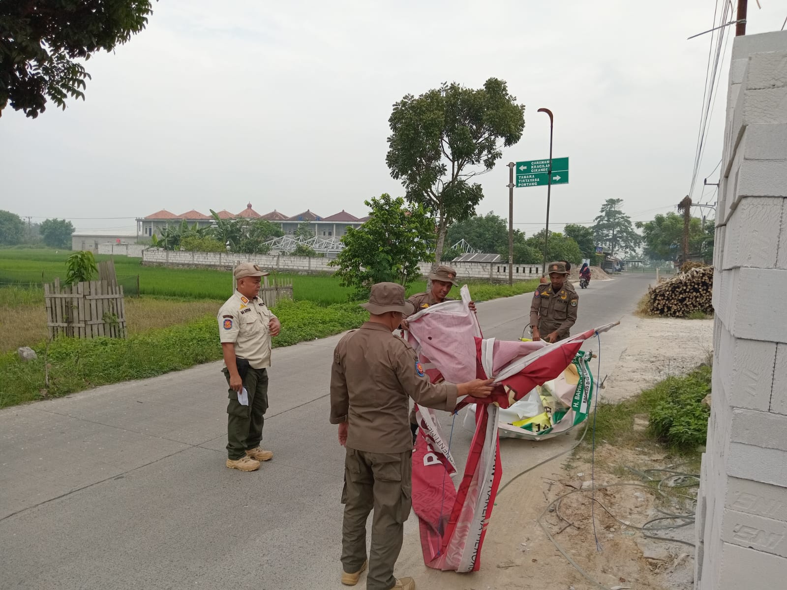 PENERTIBAN REKLAME DAN ALAT PERAGA LAINNYA