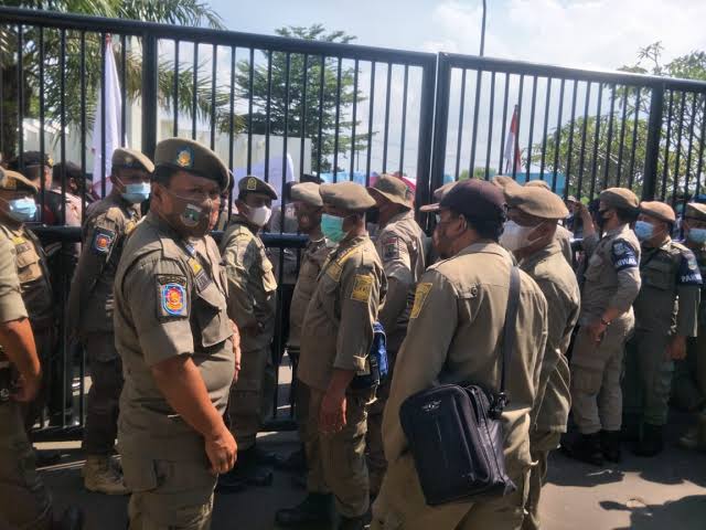 Satpol Pp Prov Banten Memiliki Kedudukan Dan Fungsi Yang Cukup Penting Sebagai Salah Satu Aparatur Pemerintah Daerah.