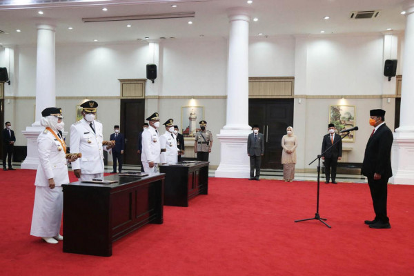 Lantik Bupati Serang dan Walikota Cilegon Gubernur Banten Tekankan Penanganan Covid-19 dan Pemulihan Ekonomi