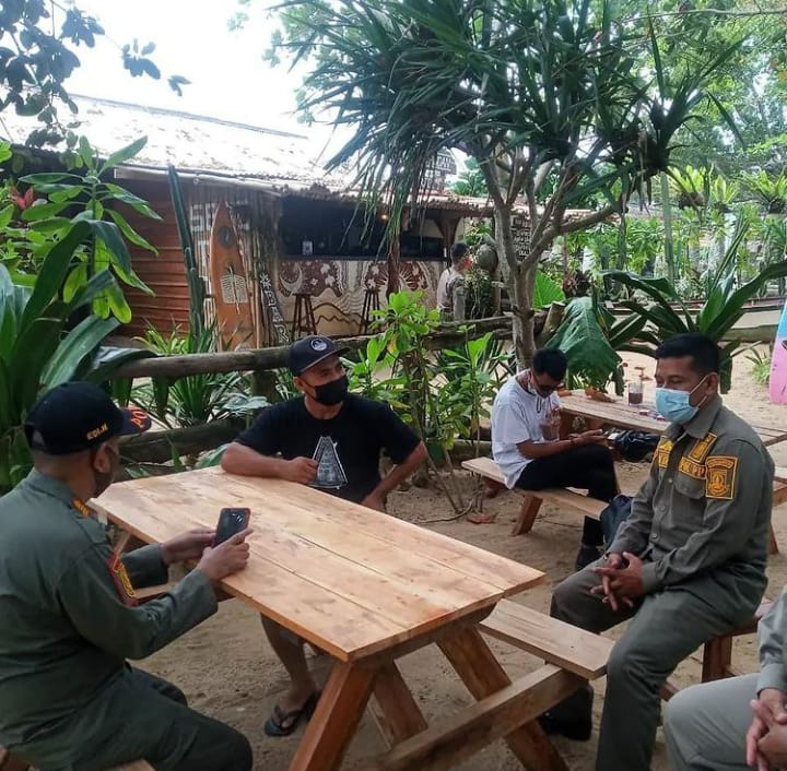 Patroli Bersama Cipta Kondisi Trantibun terkait PPKM di wilayah destinasi wisata Pantai Carita Pandeglang