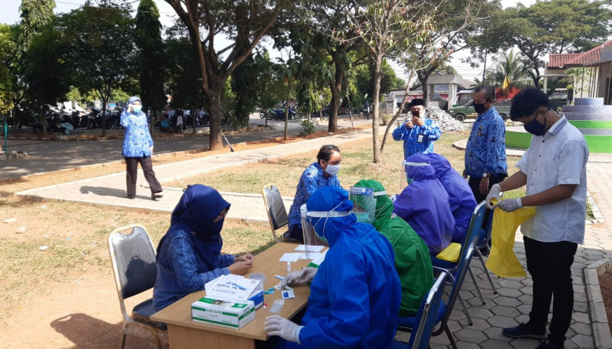 Dr. Salwah : Puskesmas Pasar Kemis Rapid Test 41 Pegawai Kecamatan