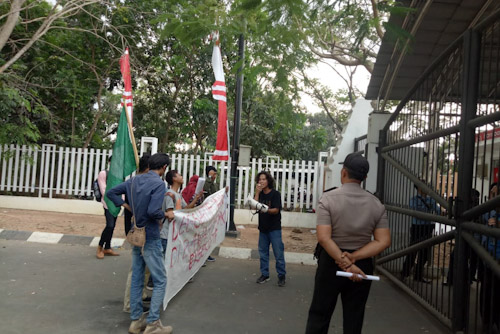 Berikan Catatan Buruk, Kumala Seruduk Gedung DPRD Banten
