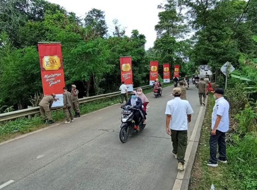 Penertiban alat peraga komersial tidak berizin