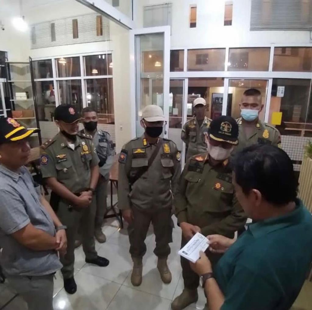 Satpol Pp Kota Cilegfon Melakukan Kegiatan Pengawasan Cafe Dan Restoran Di Kota Cilegon