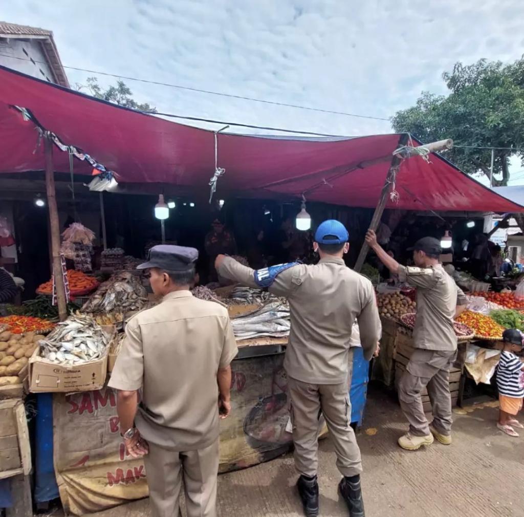 Satpol Pp Kab. Pandeglang Laksanakan Giat Penertiban Di Jl. Bhayangkara (Depan Setda) Dan Jl. Yumaga (Pasar Pandeglang)